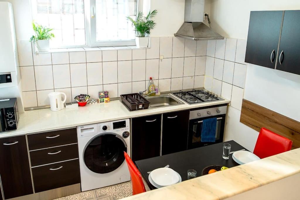 Cosy One Bedroom Flat With Free Parking & Wifi Cluj-Napoca Eksteriør bilde
